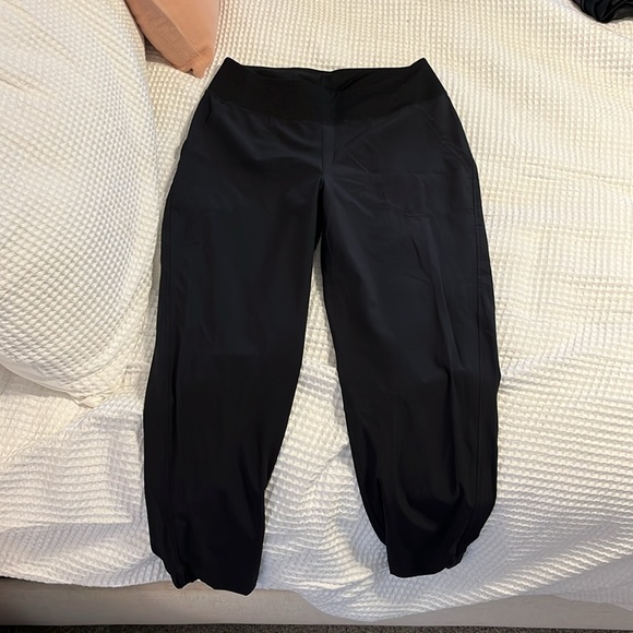 Women’s Patagonia Joggers - Picture 2 of 3